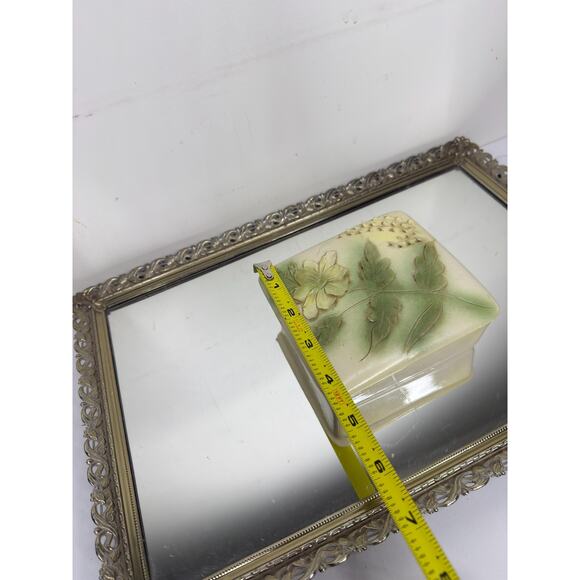 Beautiful Vintage Cream and Green Ceramic Dresser Box Raised Floral Decoration - Picture 7 of 10